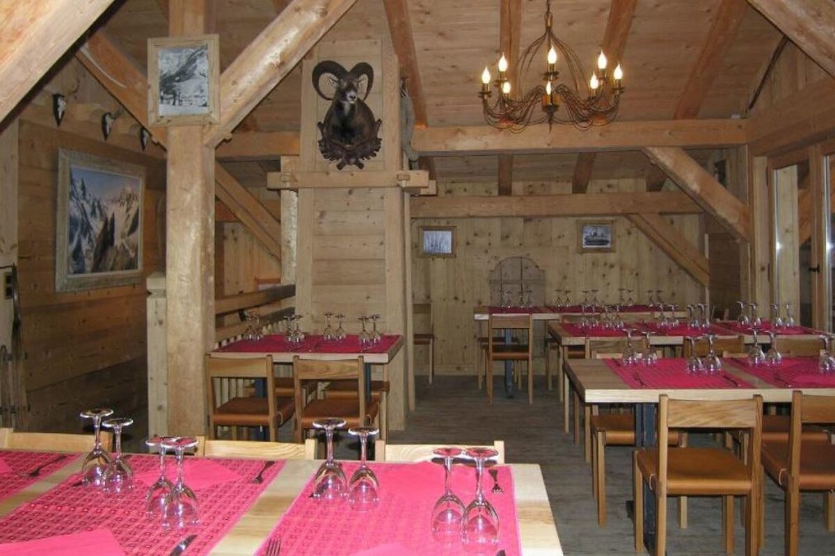 Les Hors Pistes Restaurant, Les Houches interior