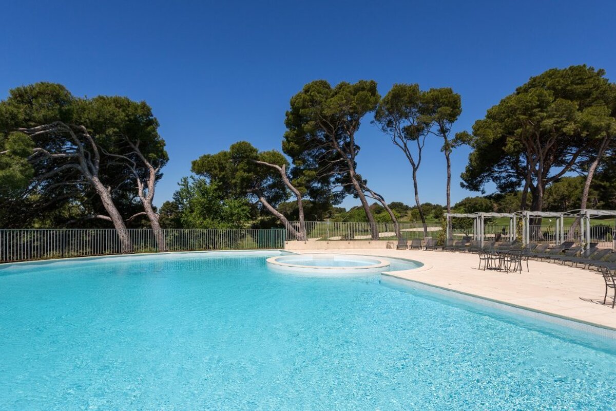 Provence Country Club Studio Apartment, Luberon swimming pool