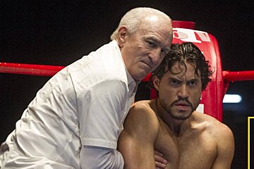 robert de niro in the film Hands of Stone