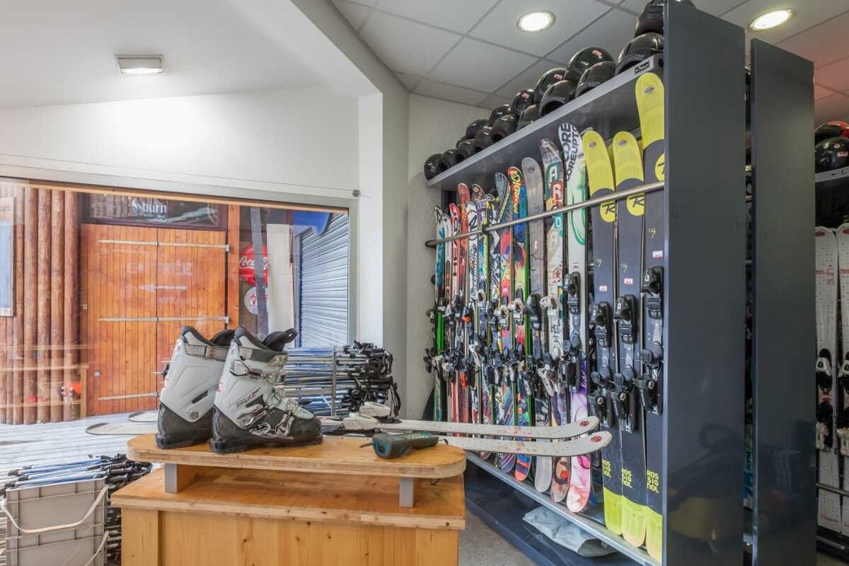 Skimium - Sport Emotion Centre Ski Hire, Les Deux Alpes shop interior