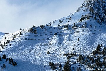 off piste skiing in les arcs