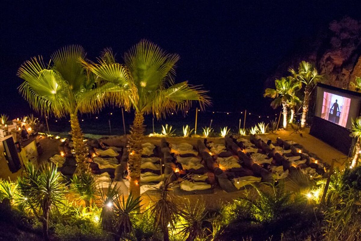 Amante Beach Club, Cala Llonga