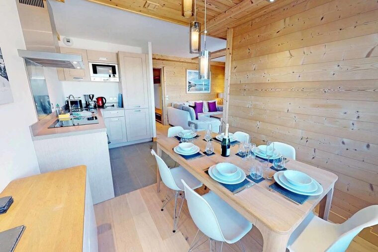 Aspen Lodge A12 Apartment, Courchevel Moriond 1650 dining room