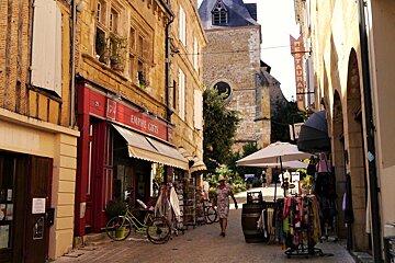 a street leading to the church in bergerac