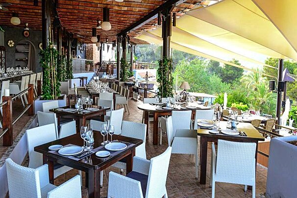 Cova Santa Restaurant, Sa Caleta restaurant terrasse