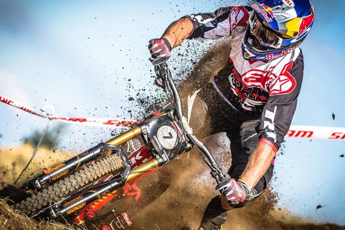 a fast mountainbiker