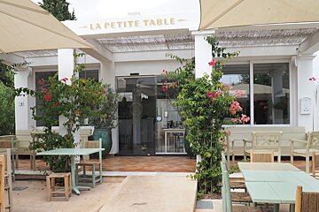 french restaurant entrance in santa gertrudis