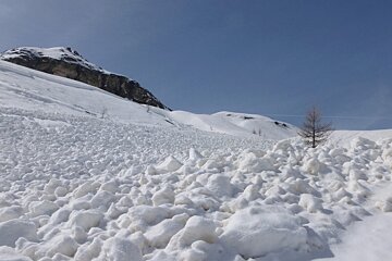 avalanche debris in tignes