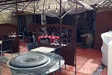 Le Vieux Bistrot, Lagnes restaurant terrasse