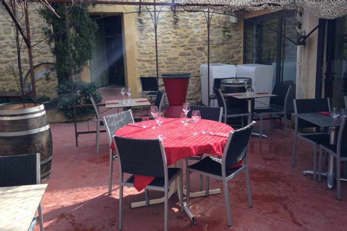 Le Vieux Bistrot, Lagnes restaurant terrasse