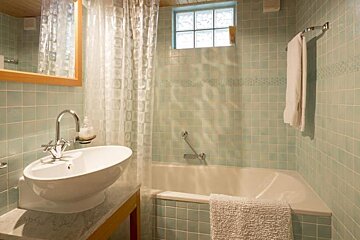 Merle Blanc Chalet, Verbier bathroom