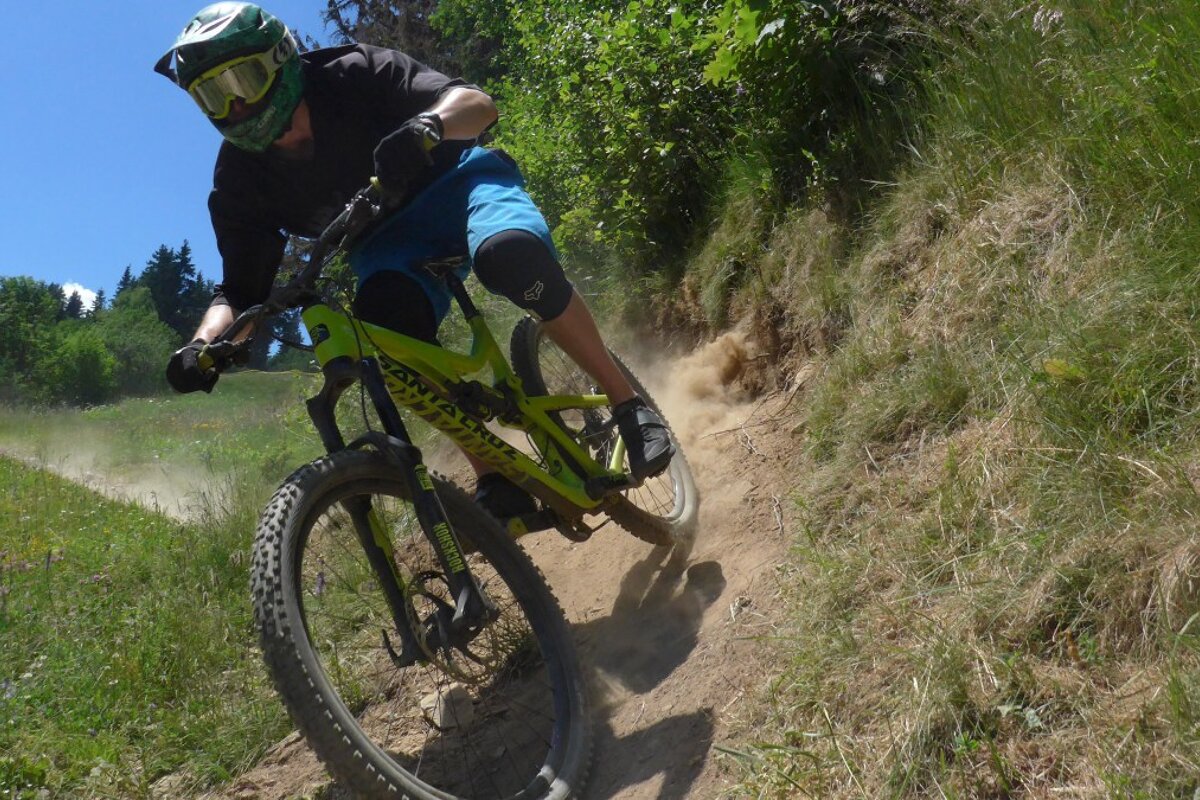 a mountain biker on a trail in les houches