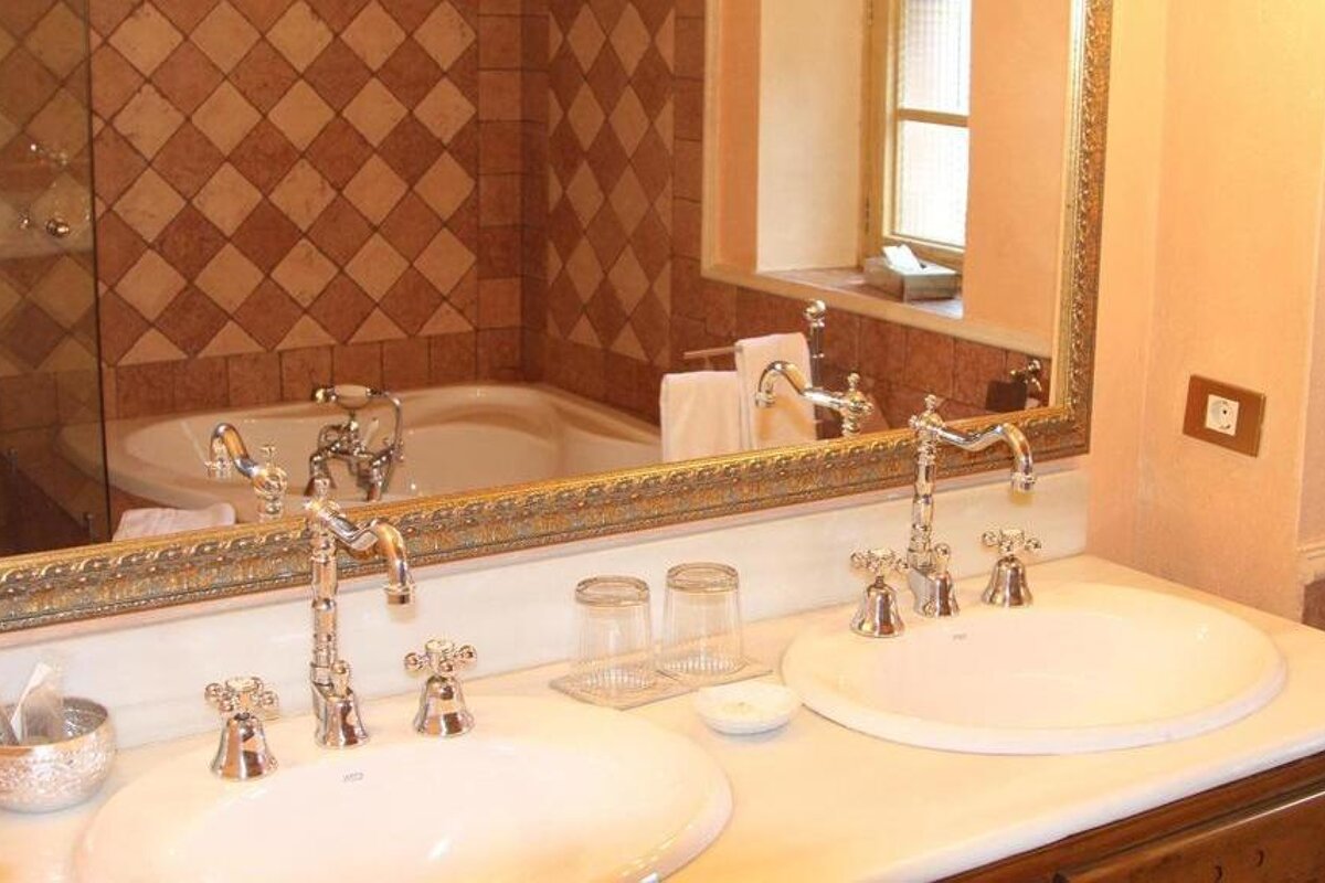 La Posada Del Marques Hotel, Esporles bathroom