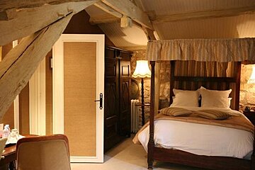 Moulin du Roc Hotel, Champagnac de Belair double bedroom