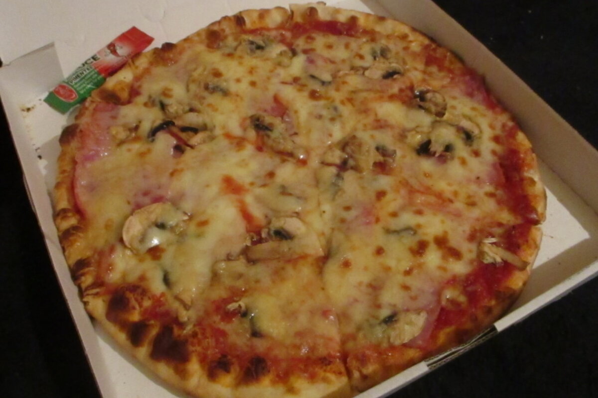a pizza in alpe d'huez