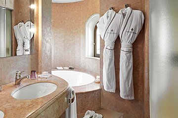 Chateau Saint-Martin & Spa, Saint-Paul de Vence bathroom