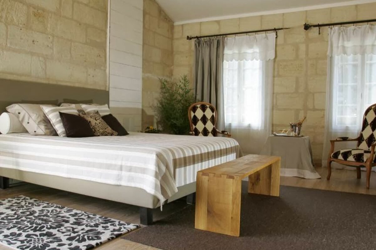 a picture of a hotel suite at Clos de la Barbanne, Puisseguin