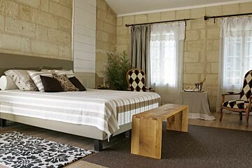 a picture of a hotel suite at Clos de la Barbanne, Puisseguin