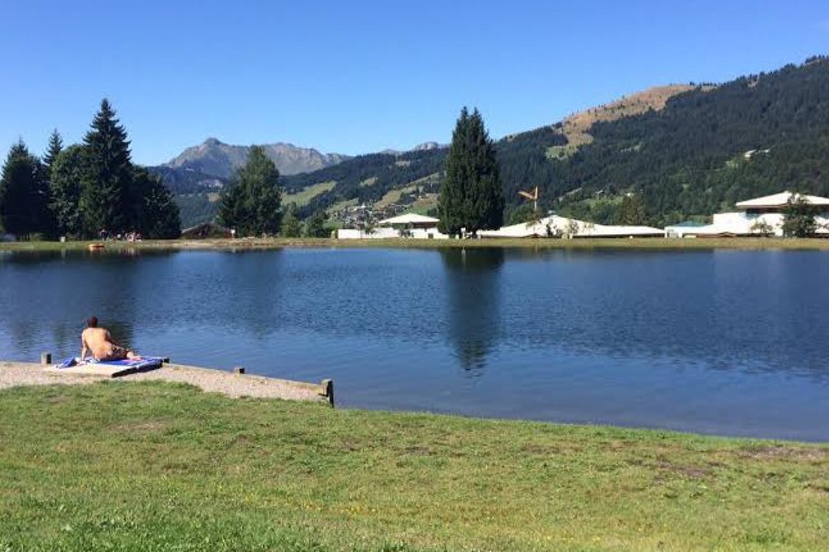 a mountain lake in les gets