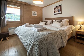 L'Abri Apartment, Morzine double bedroom