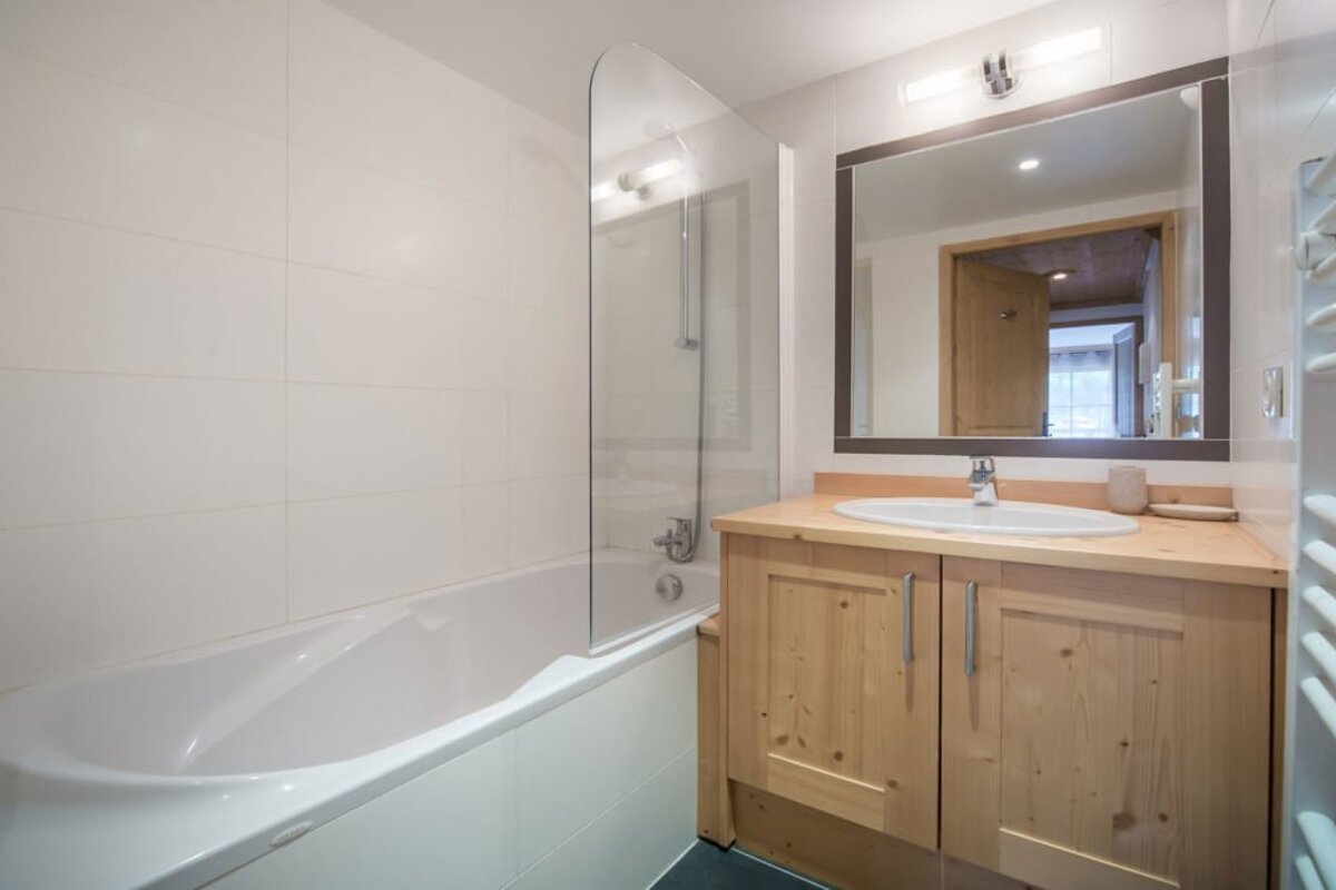 Terrace Apartment, Morzine bathroom
