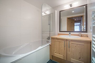 Terrace Apartment, Morzine bathroom