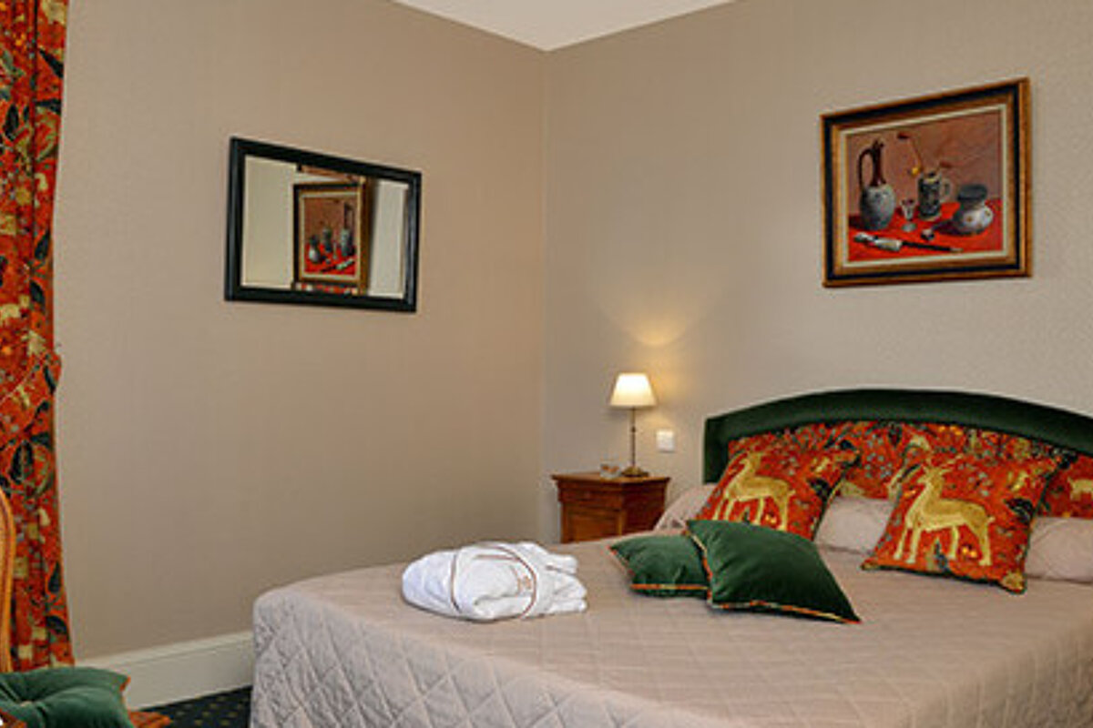 Le Manoir Saint Thomas Hotel, Amboise double bedroom