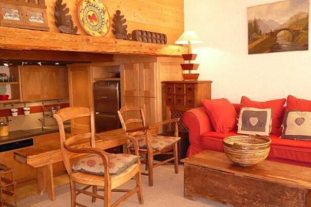 Petaru Apartment, Meribel - Centre living-room