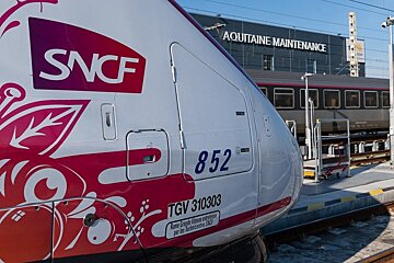 train with aquitaine depo in background