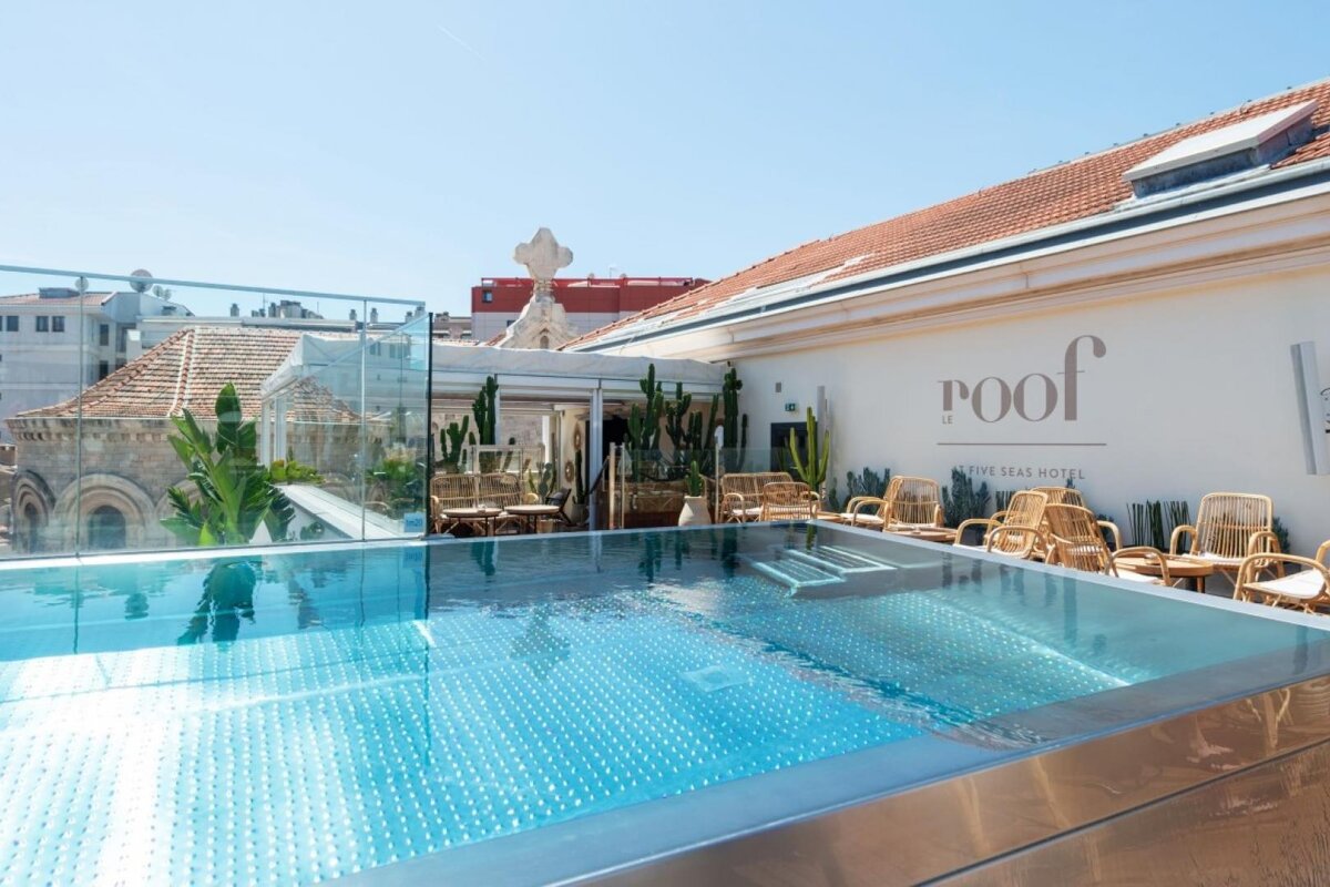 The word roof that is on a building