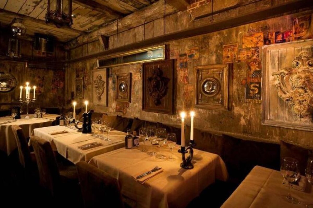 L'Aventure Restaurant, Courchevel   interior