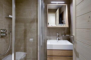 Le C - Apartment 08, Courchevel Moriond 1650 shower room