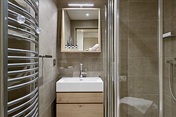 Le C - Apartment 08, Courchevel Moriond 1650 shower room
