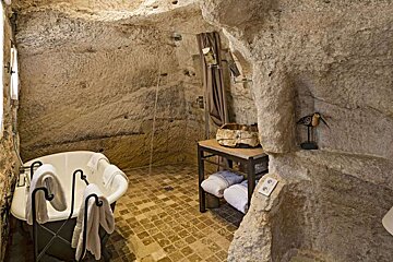 Le Mas d'Aigret Hotel, Les Baux bathroom