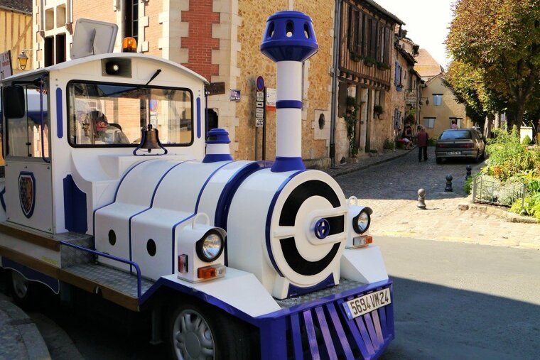 the blue & white petit train in Bergerac
