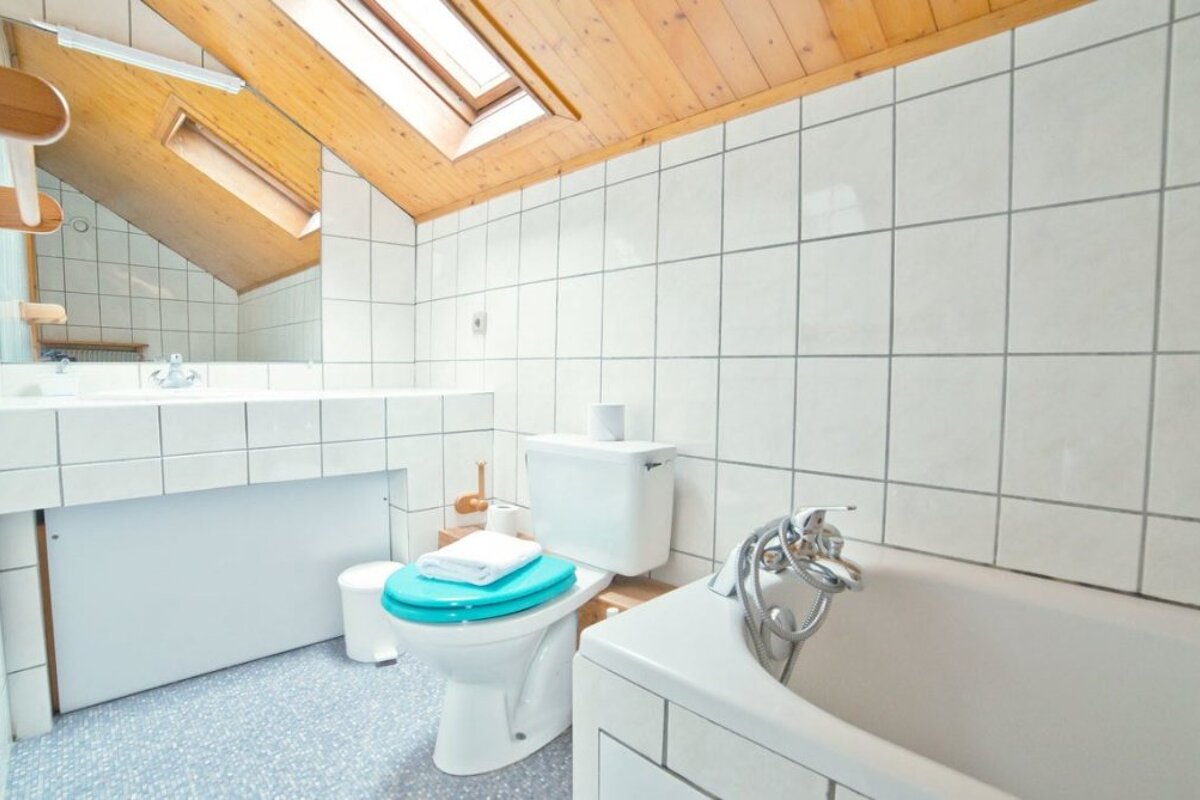 Le Vert Hotel, Chamonix bathroom