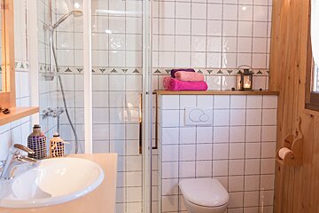 Les Armaillis, Morzine shower room