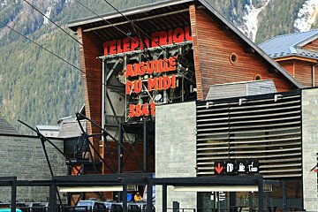 Aiguille du Midi lift reopens for summer 2018