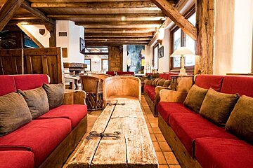 Merilys Hotel, Meribel lounge room