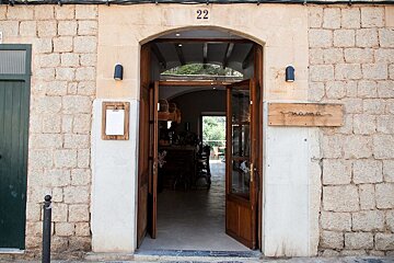 Nama Restaurant, Deia exterior