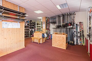 Skimium - Sport Emotion Diable Ski Hire, Venosc shop interior