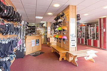 Skimium - Sport Emotion Diable Ski Hire, Venosc shop interior