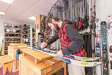 Skimium - Sport Emotion Diable Ski Hire, Venosc shop interior