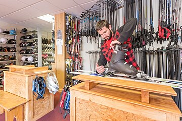 Skimium - Sport Emotion Diable Ski Hire, Venosc shop interior