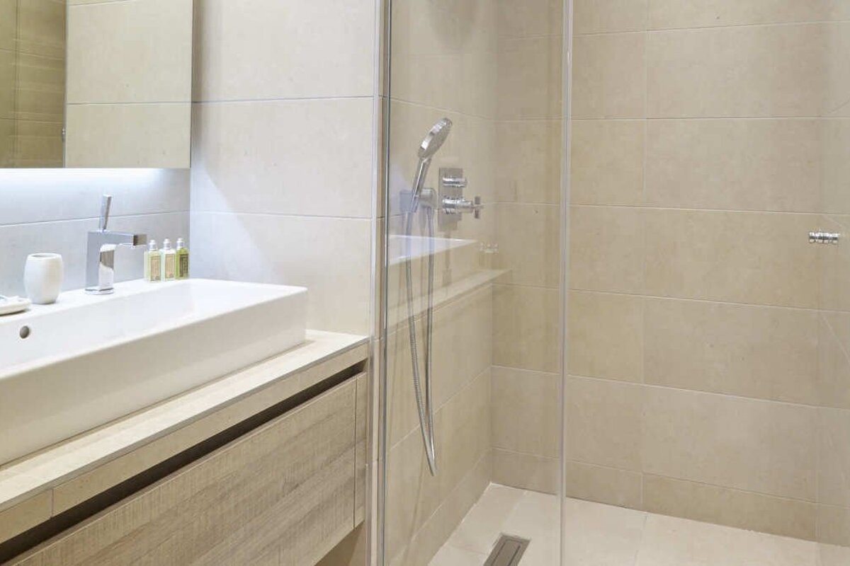 Cygnaski Apartment, Val d'Isere - Centre bathroom