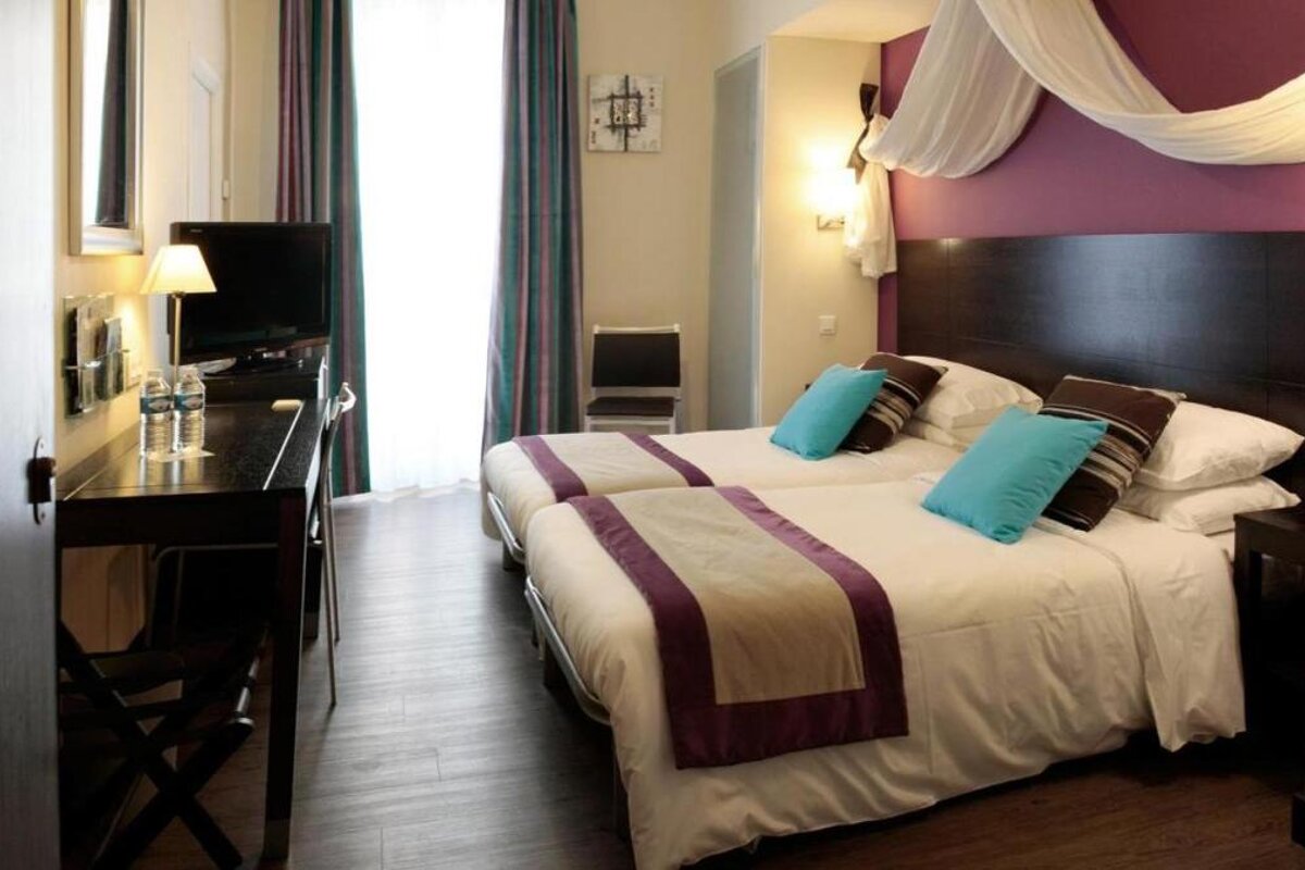 Le Florence Grand Hotel Nice twin bedroom