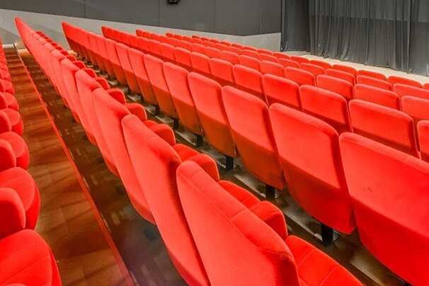 inside the Salle of the Cinema Le Splendid in Val 'd'Isere