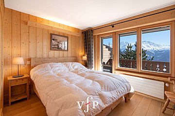 A bedroom with a bed and a picture on the wall that says vfp