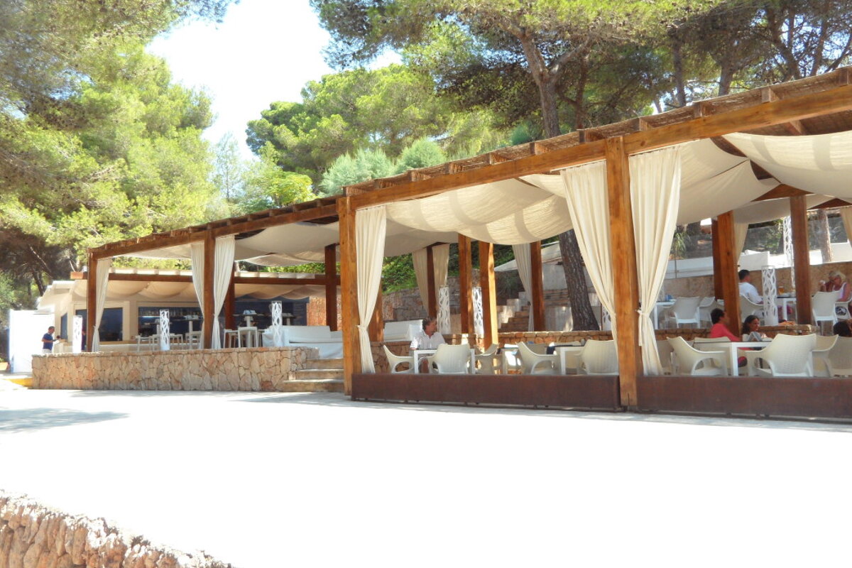 the front of the beach club at Cala barca