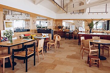 Crillon le Brave Luxury Hotel, Crillon le Brave hotel restaurant